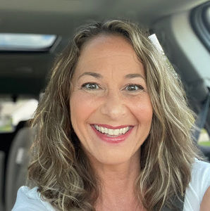 Meet your Posher, Lorie